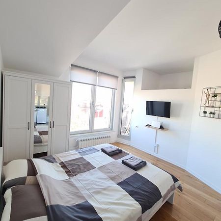 Jordan Apartment - City Center Belgrado Buitenkant foto