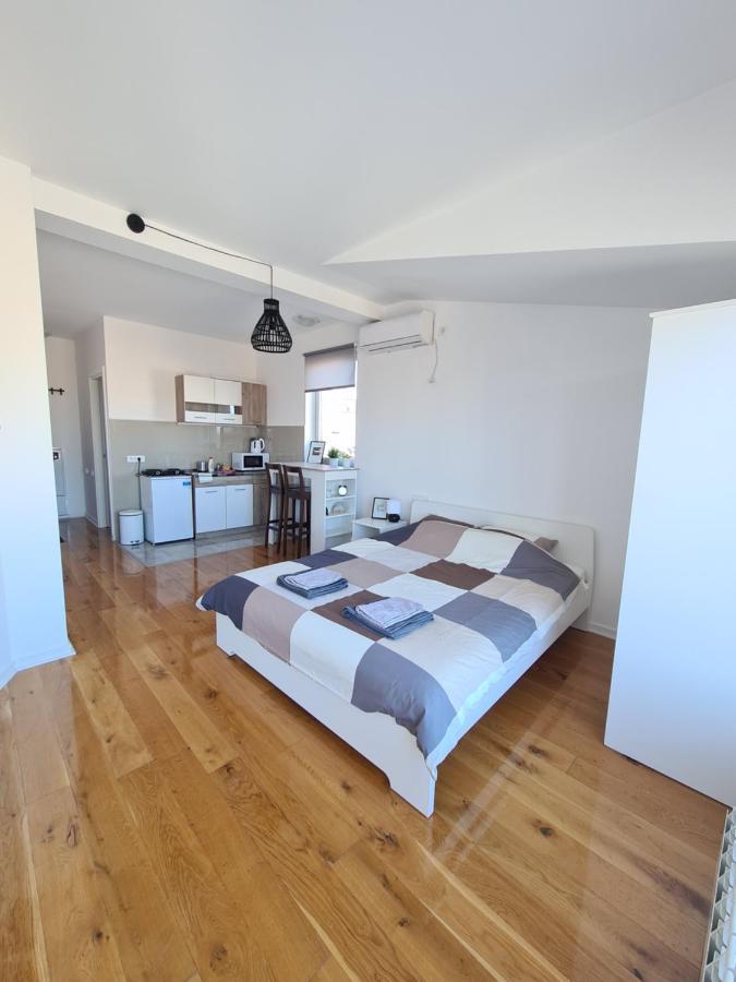 Jordan Apartment - City Center Belgrado Buitenkant foto